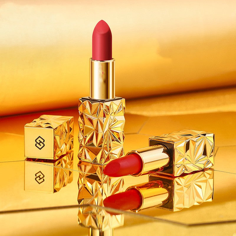 Matte and hard to remove makeup lipstick Matte and hard to remove makeup lipstick